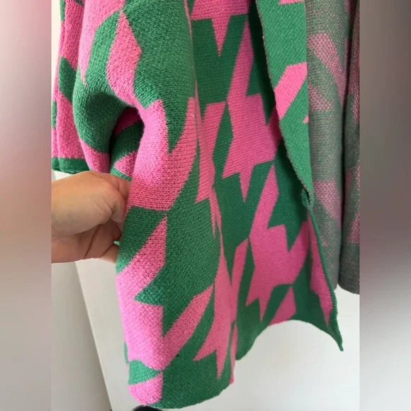 Green and Pink knit kimono by Do everything in Love one size NWT - Picture 4 of 9